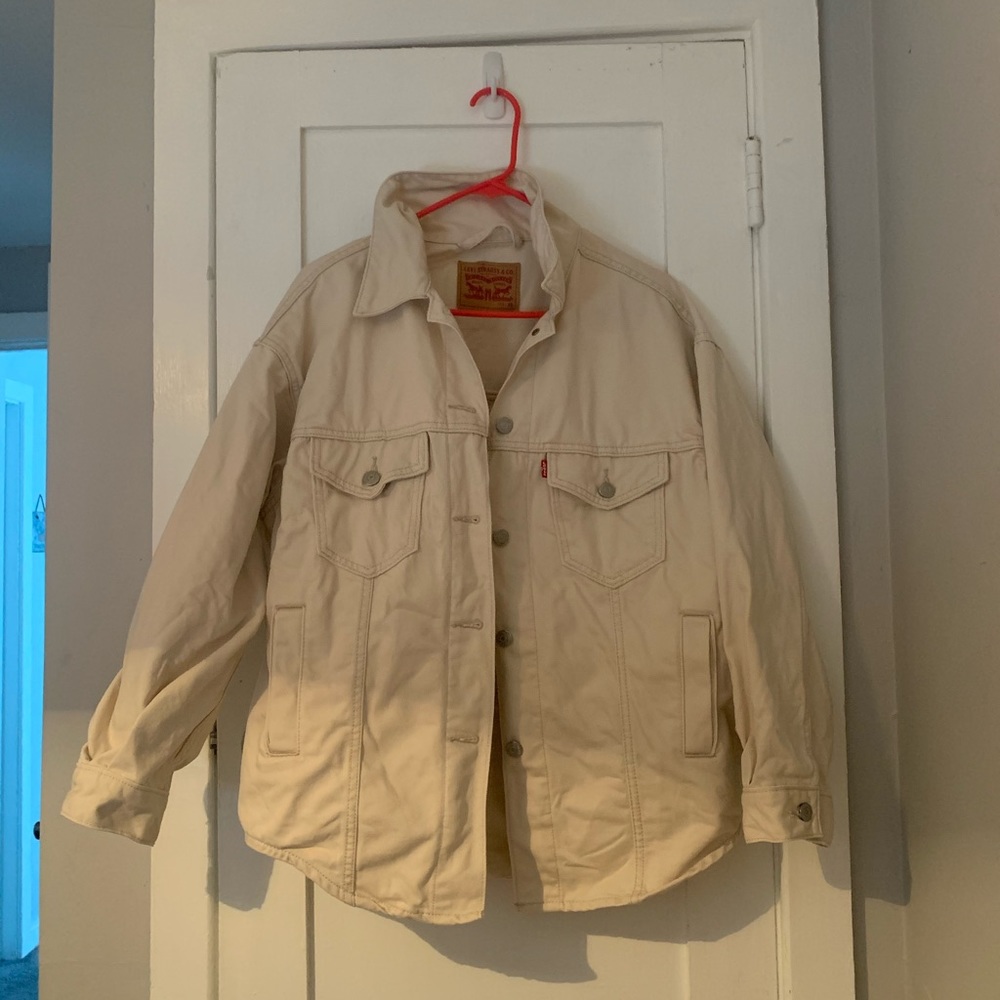 LEVI’S VINTAGE OVERSIZED TRUCKER WHITE DENIM JACKET